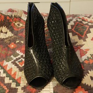 Vince Camuto Black Leather Heels 9.5M